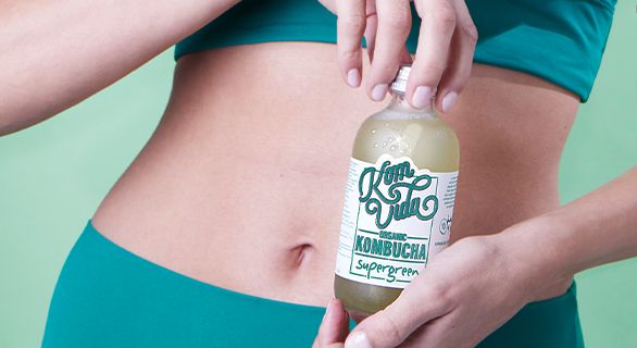 Reduce la hinchazón abdominal con kombucha: una alternativa natural para mejorar tu digestión